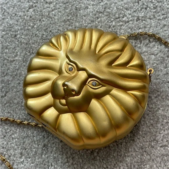 🚚 MOVING SALE Vintage brushed gold Lion's Head hard case minaudière crossbody - Picture 15 of 15